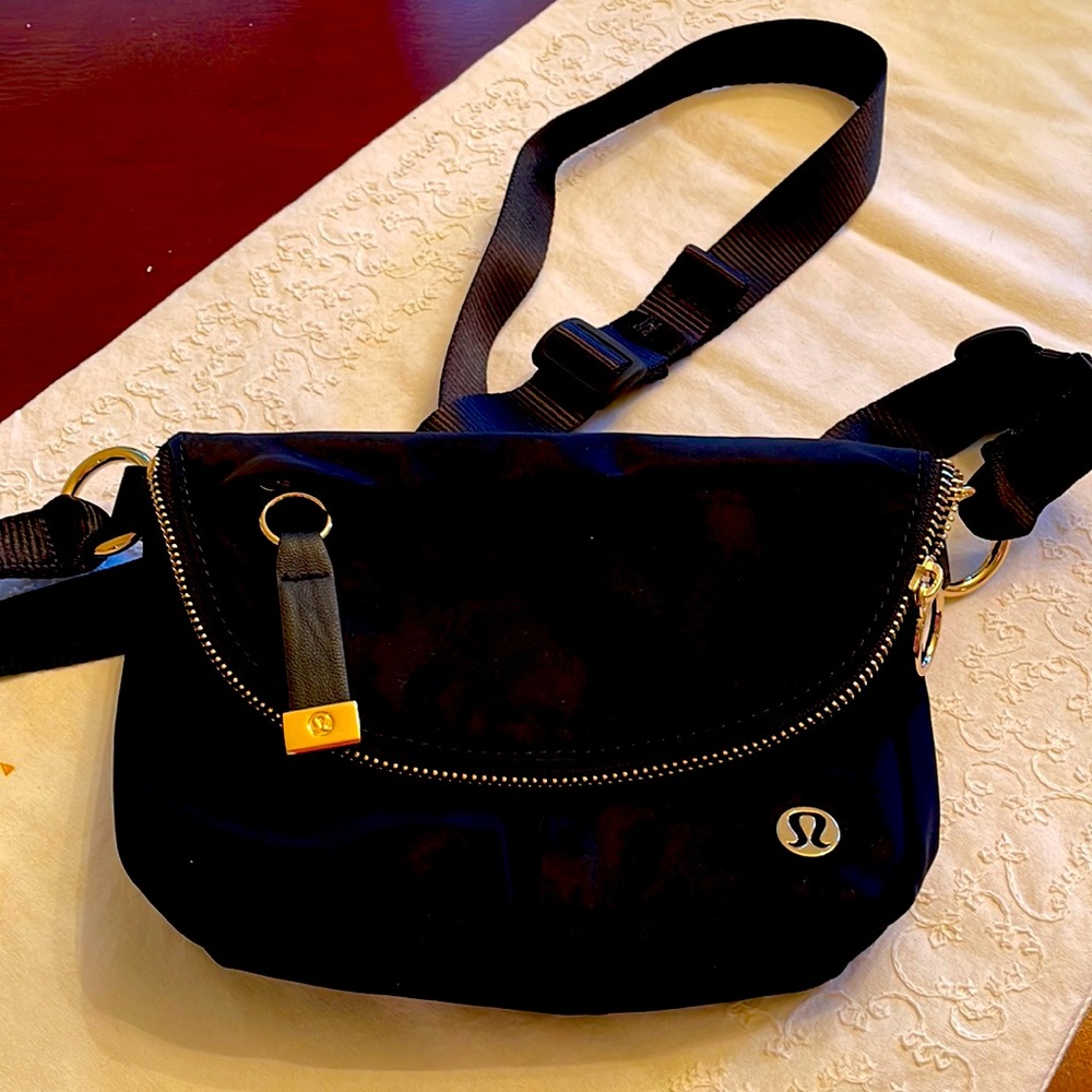 Lululemon festival micro bag